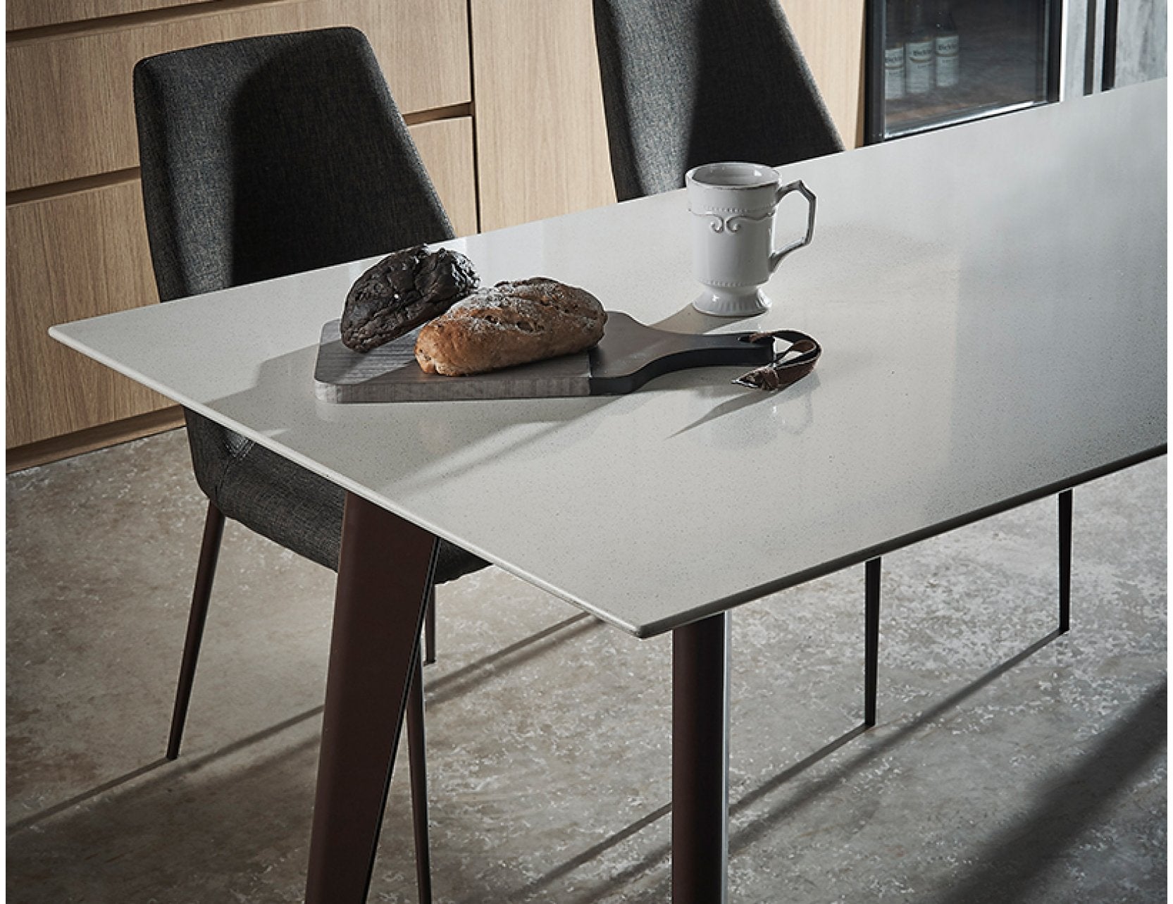 5 Tips To Choose The Right Quartz Tabletop Colour For Your Dining Room